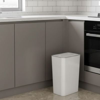 Poubelle de cuisine blanche