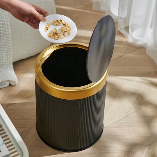 poubelle de cuisine dorée noire